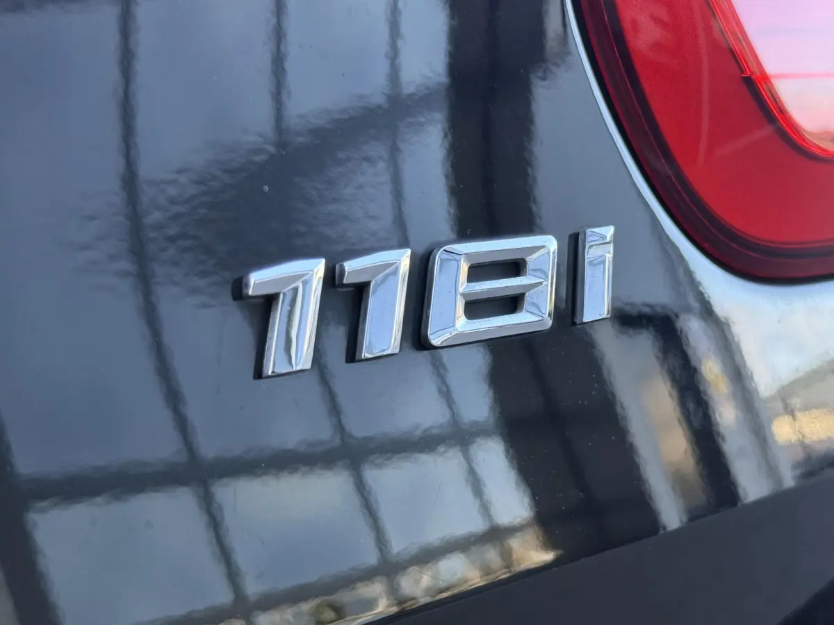 118i Executive Edition | Parkeer pakket | Cruise Control | Dealeronderhouden | 1e Eigenaar | NL Auto | Apple & Android | Camera | Automaat |
