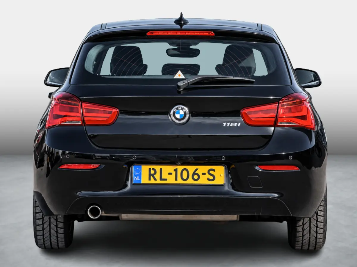 118i Executive Edition | Parkeer pakket | Cruise Control | Dealeronderhouden | 1e Eigenaar | NL Auto | Apple & Android | Camera | Automaat |