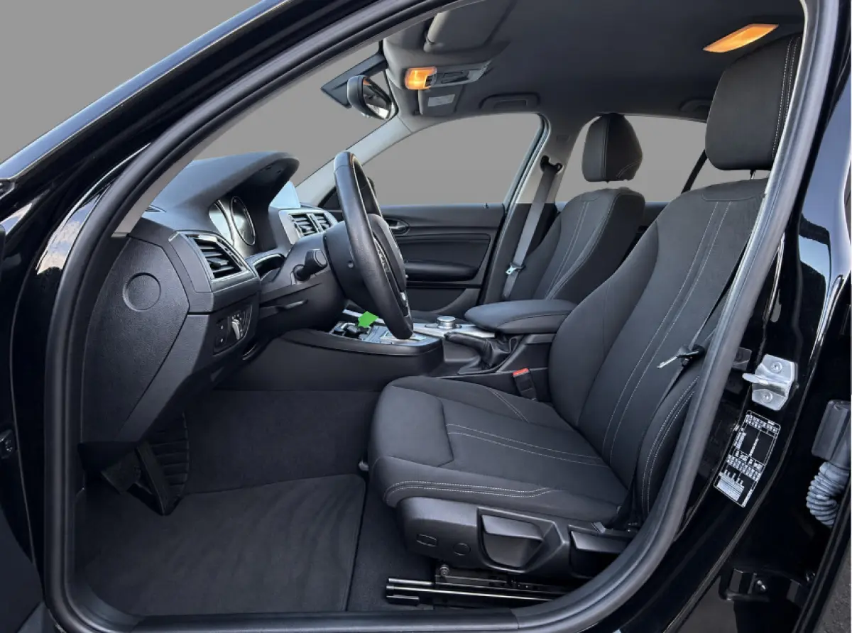 118i Executive Edition | Parkeer pakket | Cruise Control | Dealeronderhouden | 1e Eigenaar | NL Auto | Apple & Android | Camera | Automaat |