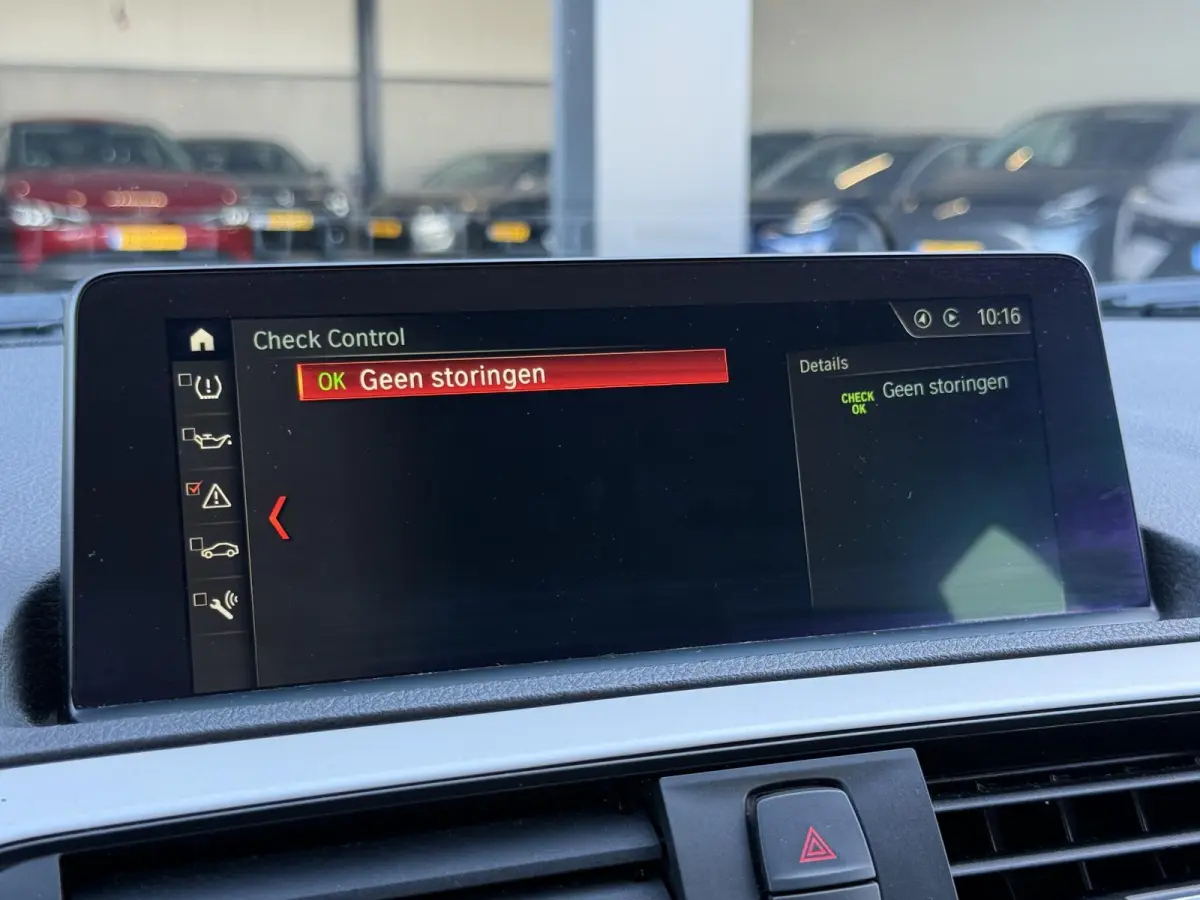 118i Executive Edition | Parkeer pakket | Cruise Control | Dealeronderhouden | 1e Eigenaar | NL Auto | Apple & Android | Camera | Automaat |