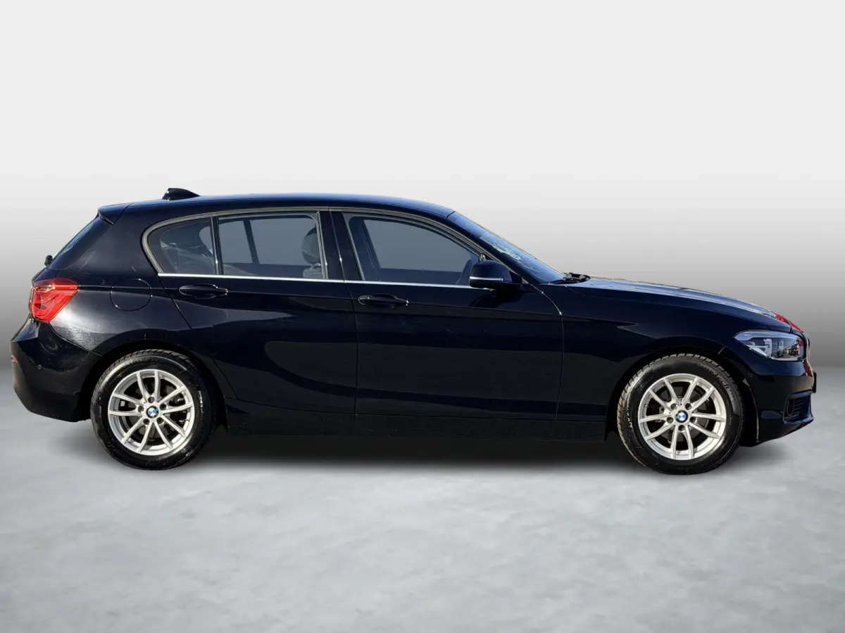 118i Executive Edition | Parkeer pakket | Cruise Control | Dealeronderhouden | 1e Eigenaar | NL Auto | Apple & Android | Camera | Automaat |