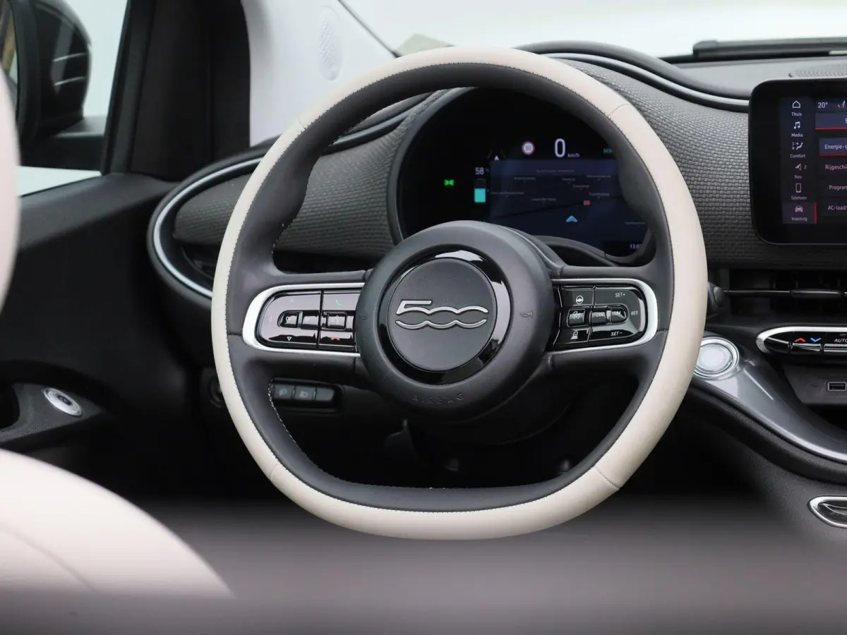 42 kWh La Prima | ACHTERUITRIJCAMERA | STOELVERWARMING | APPLE CARPLAY - ANDROID AUTO | LEDEREN BEKLEDING | CLIMATE CONTROL |
