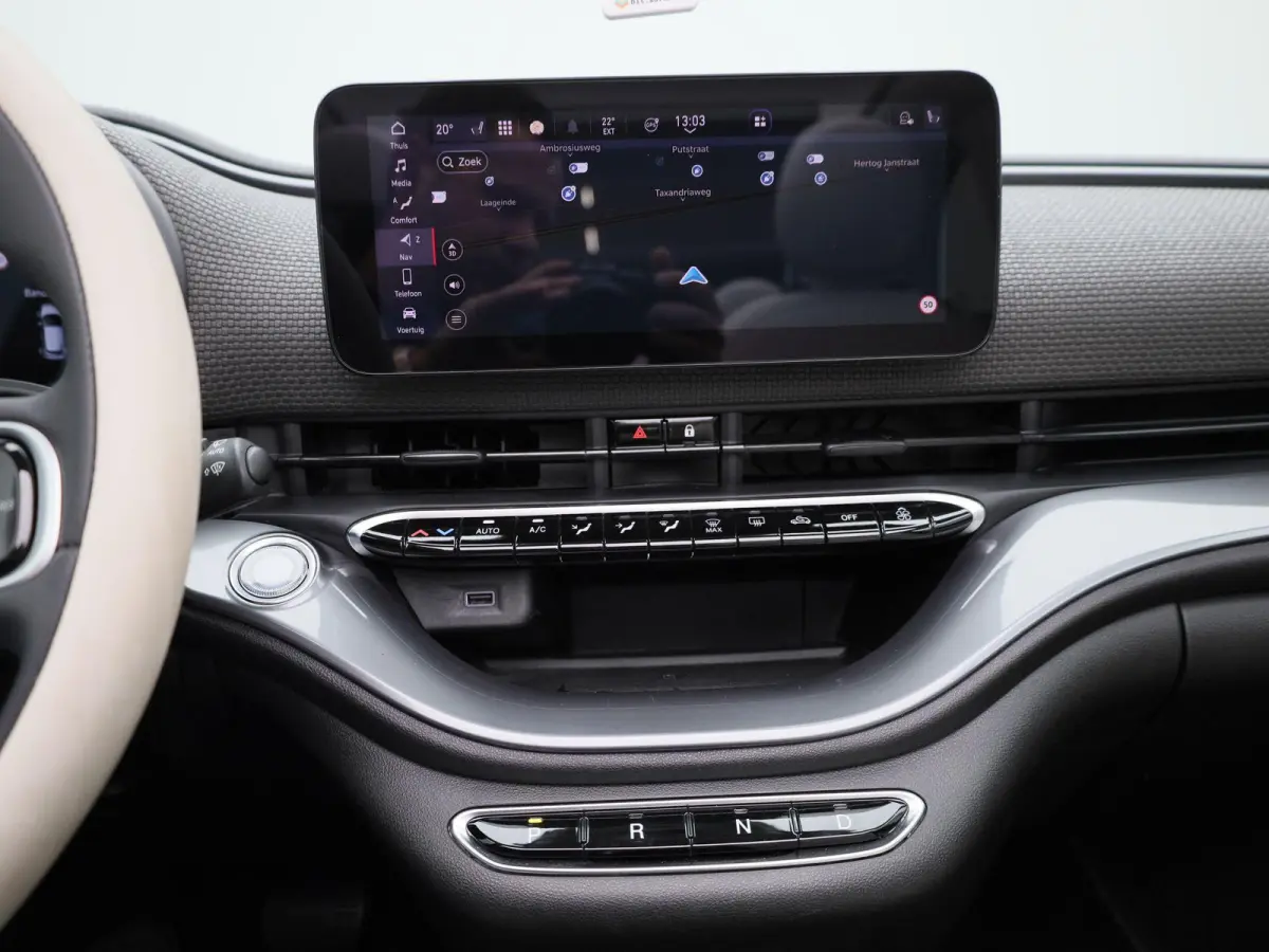 42 kWh La Prima | ACHTERUITRIJCAMERA | STOELVERWARMING | APPLE CARPLAY - ANDROID AUTO | LEDEREN BEKLEDING | CLIMATE CONTROL |