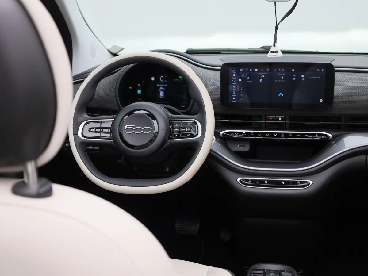 42 kWh La Prima | ACHTERUITRIJCAMERA | STOELVERWARMING | APPLE CARPLAY - ANDROID AUTO | LEDEREN BEKLEDING | CLIMATE CONTROL |