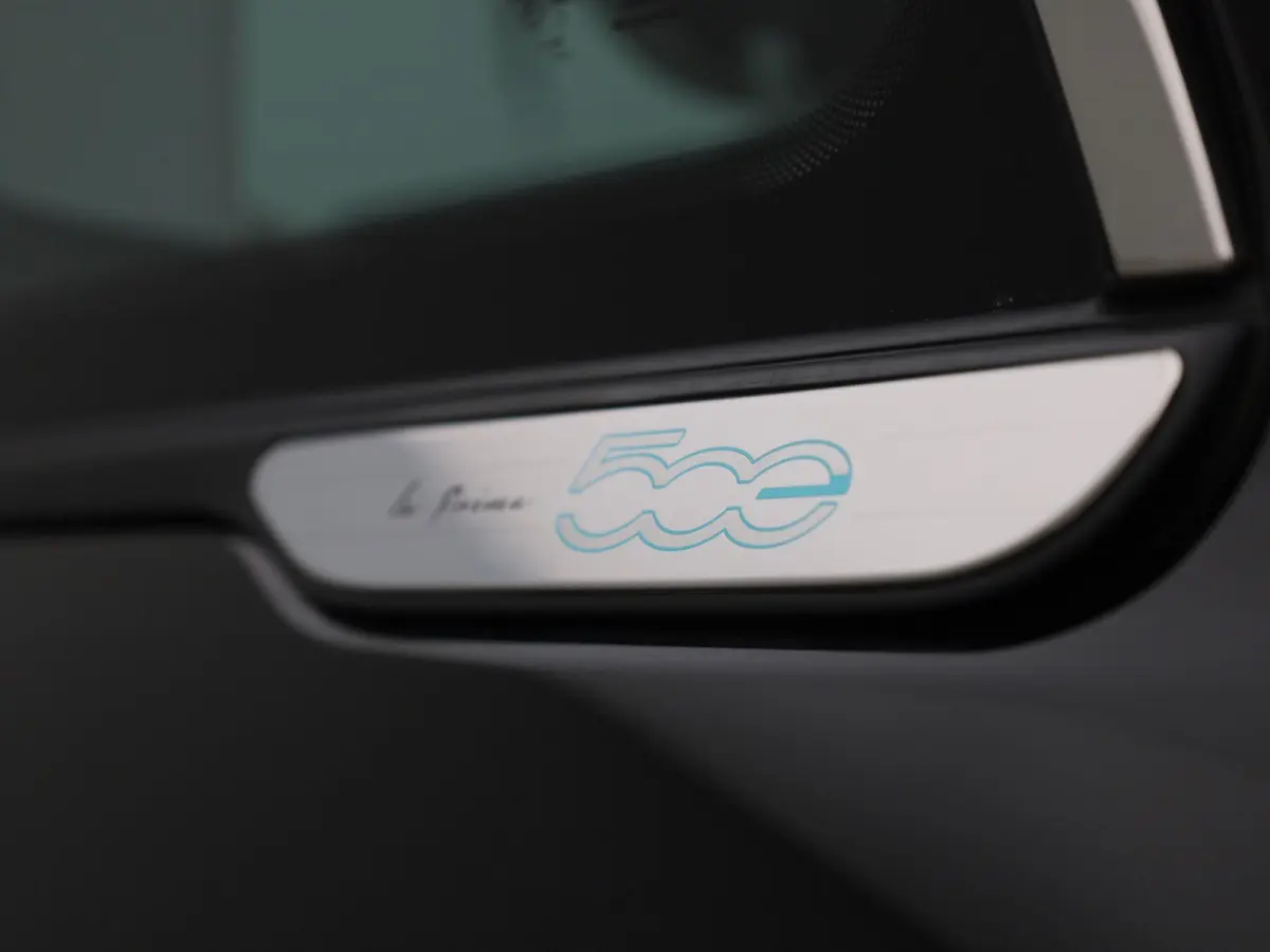 42 kWh La Prima | ACHTERUITRIJCAMERA | STOELVERWARMING | APPLE CARPLAY - ANDROID AUTO | LEDEREN BEKLEDING | CLIMATE CONTROL |