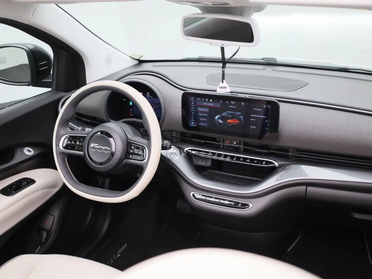 42 kWh La Prima | ACHTERUITRIJCAMERA | STOELVERWARMING | APPLE CARPLAY - ANDROID AUTO | LEDEREN BEKLEDING | CLIMATE CONTROL |