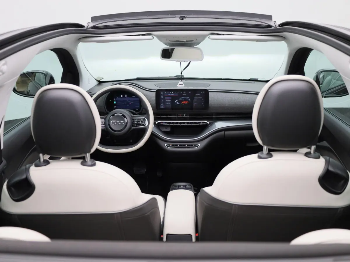 42 kWh La Prima | ACHTERUITRIJCAMERA | STOELVERWARMING | APPLE CARPLAY - ANDROID AUTO | LEDEREN BEKLEDING | CLIMATE CONTROL |