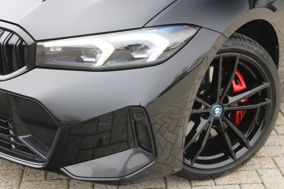 330e M-Sport Pro | Pano | HK | ACC | Memory | HUD