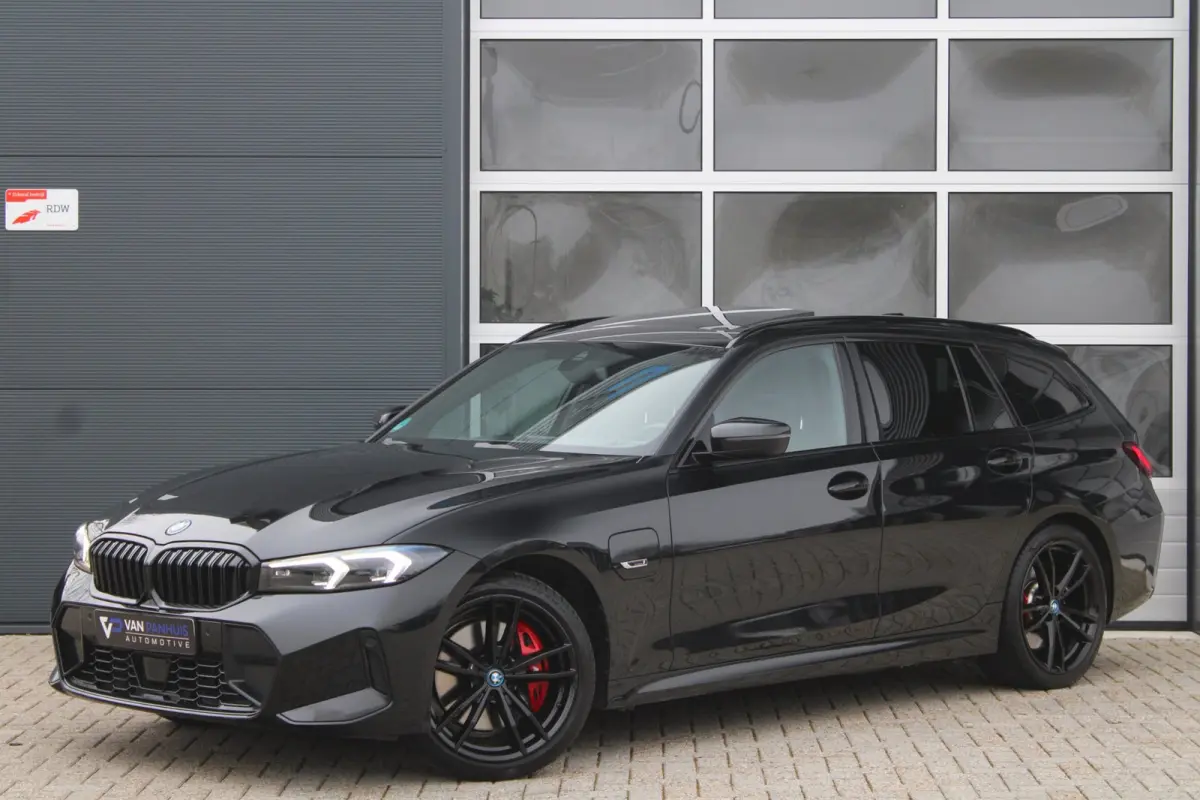 330e M-Sport Pro | Pano | HK | ACC | Memory | HUD