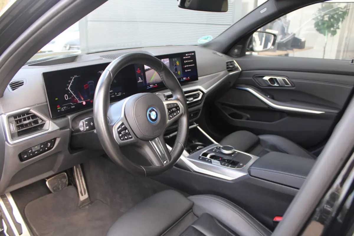 330e M-Sport Pro | Pano | HK | ACC | Memory | HUD