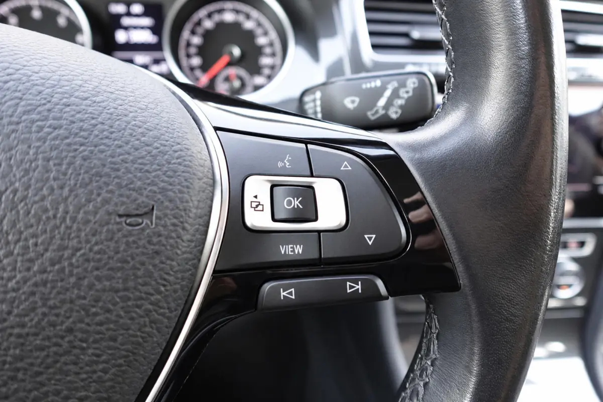 1.0 TSI Comfortline PDC NAVI ACC