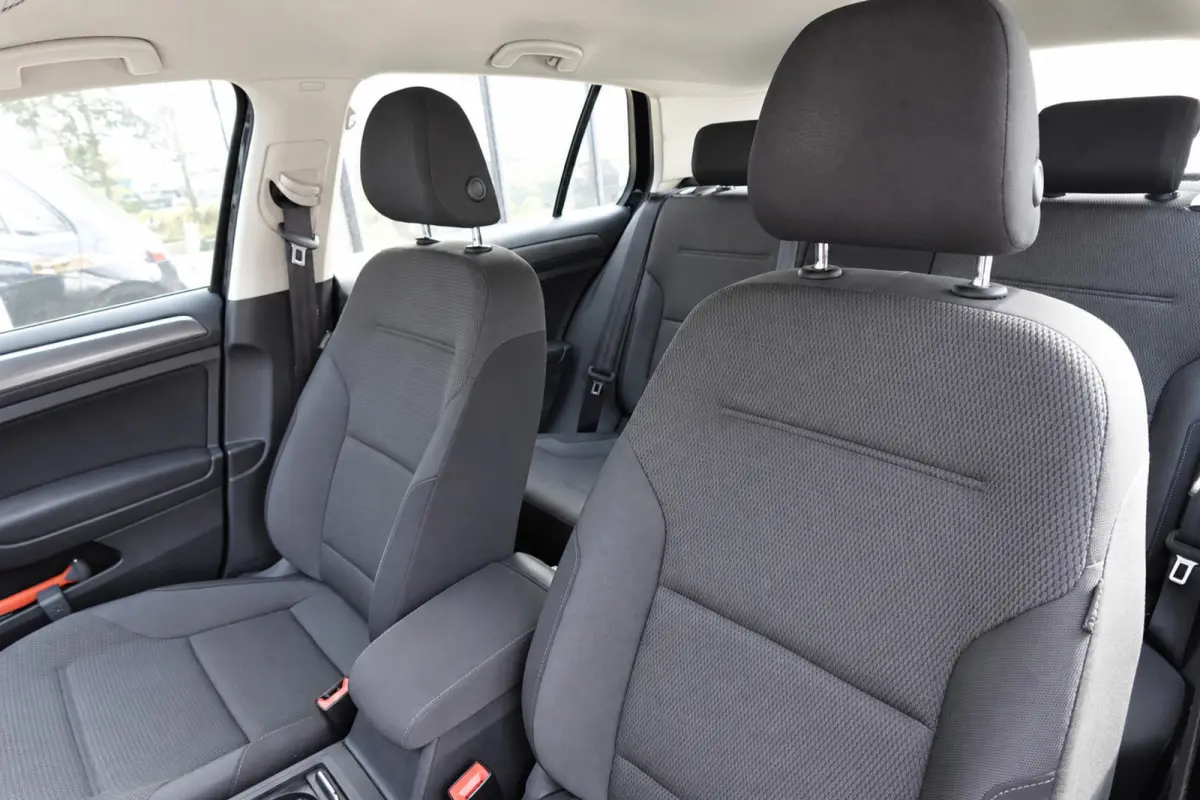1.0 TSI Comfortline PDC NAVI ACC
