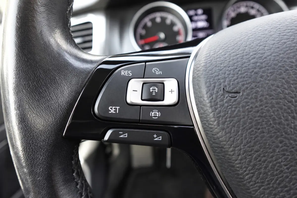 1.0 TSI Comfortline PDC NAVI ACC