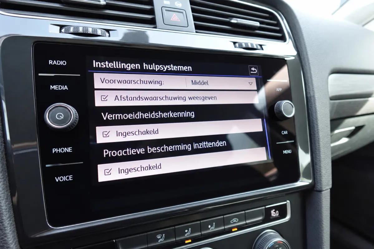 1.0 TSI Comfortline PDC NAVI ACC