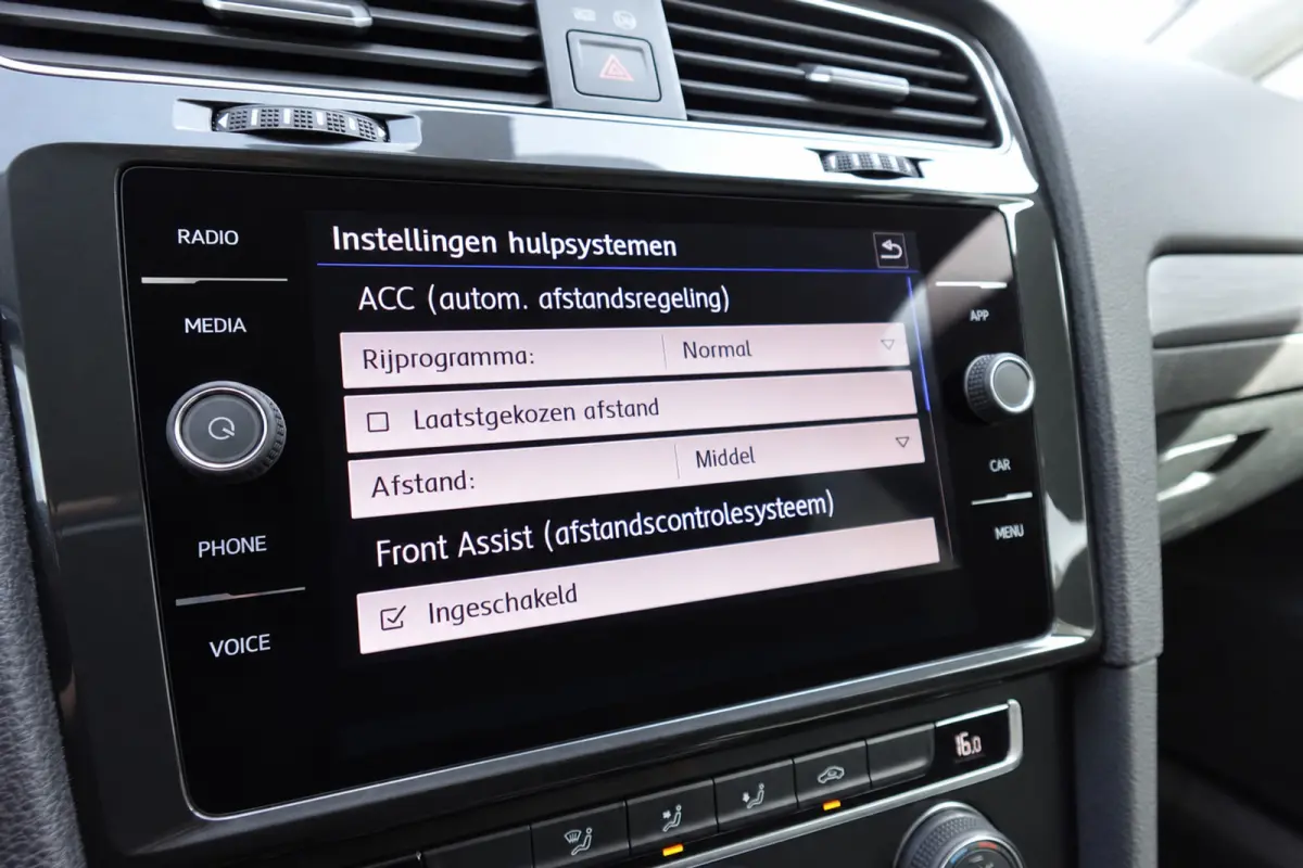 1.0 TSI Comfortline PDC NAVI ACC