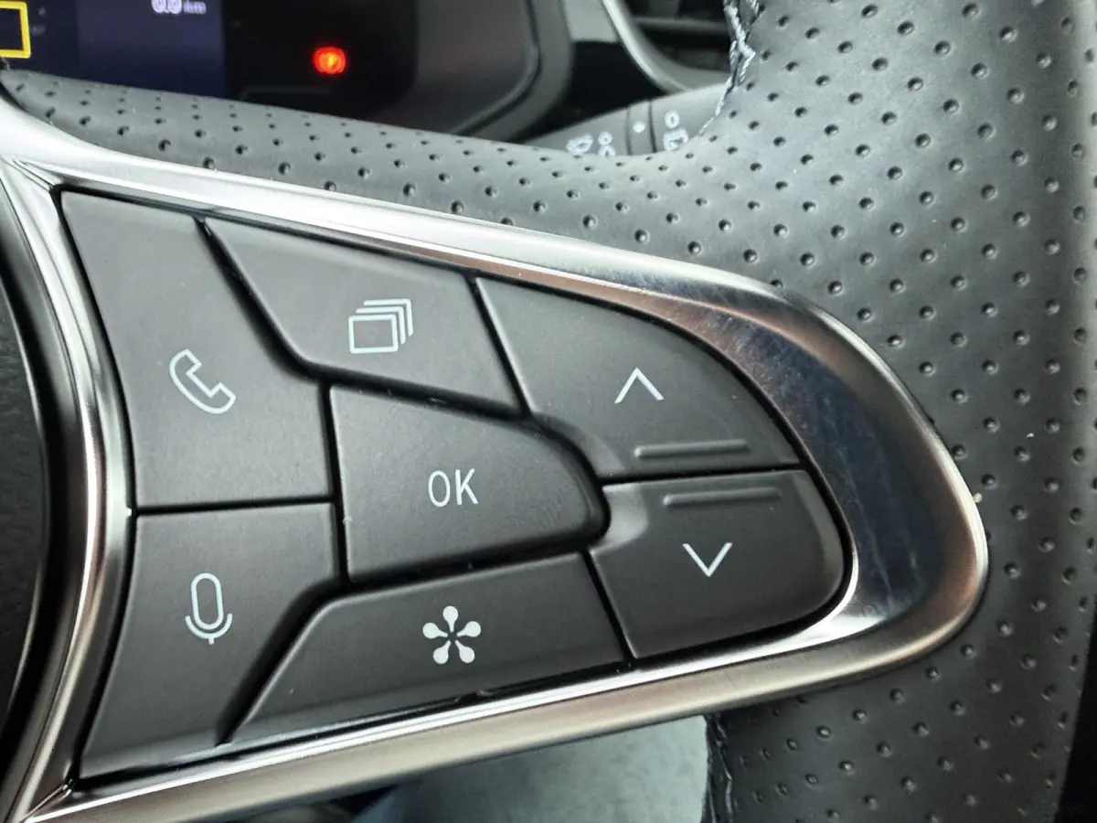 1.8 HEV AT Intense+ | €2.000 voorraadvoordeel | Keyless entry en go | Stoelverwarming | Adaptieve Cruise Control | Parkeersensoren rondom |
