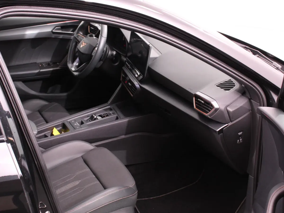 1.4 e-Hybrid VZ 245 pk DSG Wegklapbare trekhaak Navigatie Apple CarPlay Android Auto Camera Parkeerhulp  Adaptive Cruise Control Dodehoekdetectie Stoel- en stuurverwarming Full Led Climate C