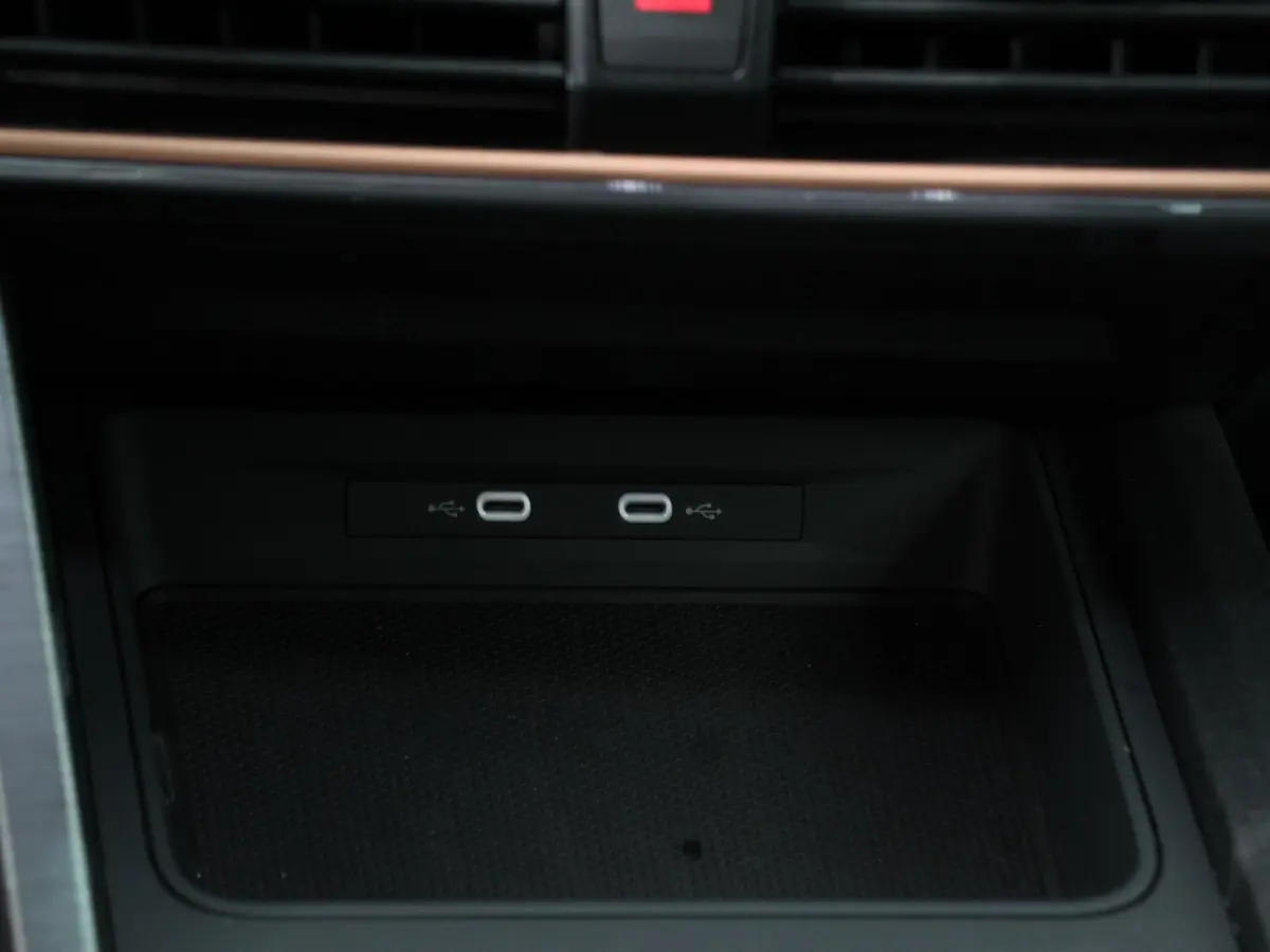 1.4 e-Hybrid VZ 245 pk DSG Wegklapbare trekhaak Navigatie Apple CarPlay Android Auto Camera Parkeerhulp  Adaptive Cruise Control Dodehoekdetectie Stoel- en stuurverwarming Full Led Climate C