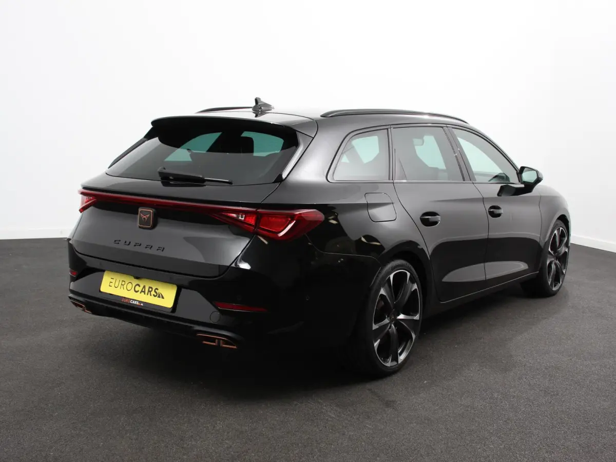 1.4 e-Hybrid VZ 245 pk DSG Wegklapbare trekhaak Navigatie Apple CarPlay Android Auto Camera Parkeerhulp  Adaptive Cruise Control Dodehoekdetectie Stoel- en stuurverwarming Full Led Climate C