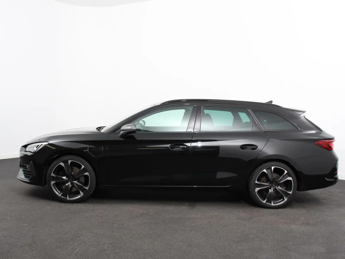 1.4 e-Hybrid VZ 245 pk DSG Wegklapbare trekhaak Navigatie Apple CarPlay Android Auto Camera Parkeerhulp  Adaptive Cruise Control Dodehoekdetectie Stoel- en stuurverwarming Full Led Climate C