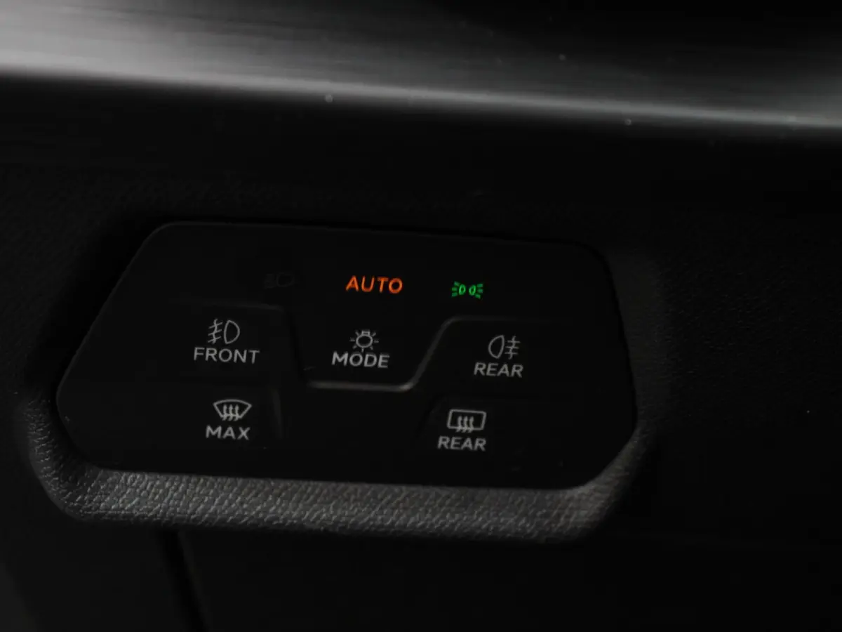 1.4 e-Hybrid VZ 245 pk DSG Wegklapbare trekhaak Navigatie Apple CarPlay Android Auto Camera Parkeerhulp  Adaptive Cruise Control Dodehoekdetectie Stoel- en stuurverwarming Full Led Climate C