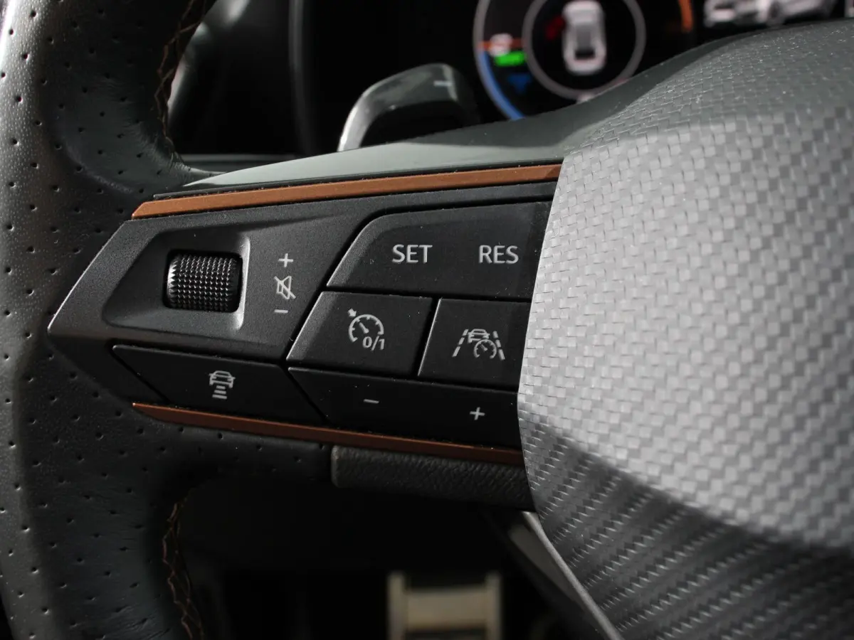 1.4 e-Hybrid VZ 245 pk DSG Wegklapbare trekhaak Navigatie Apple CarPlay Android Auto Camera Parkeerhulp  Adaptive Cruise Control Dodehoekdetectie Stoel- en stuurverwarming Full Led Climate C