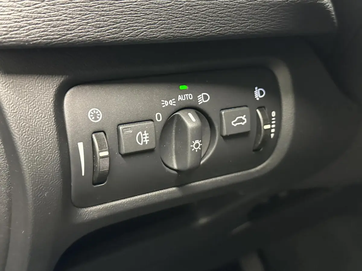 2.0 T2 Summum NAVI LM CRUISE STOELVERWARMING 108000 KM.
