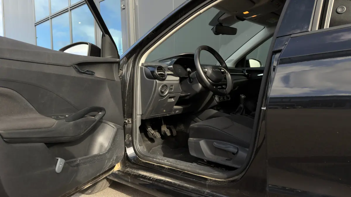 95pk 1.0 TSI Selection | Parkeersensoren Achter | Carplay | Keyless Start | 15" |