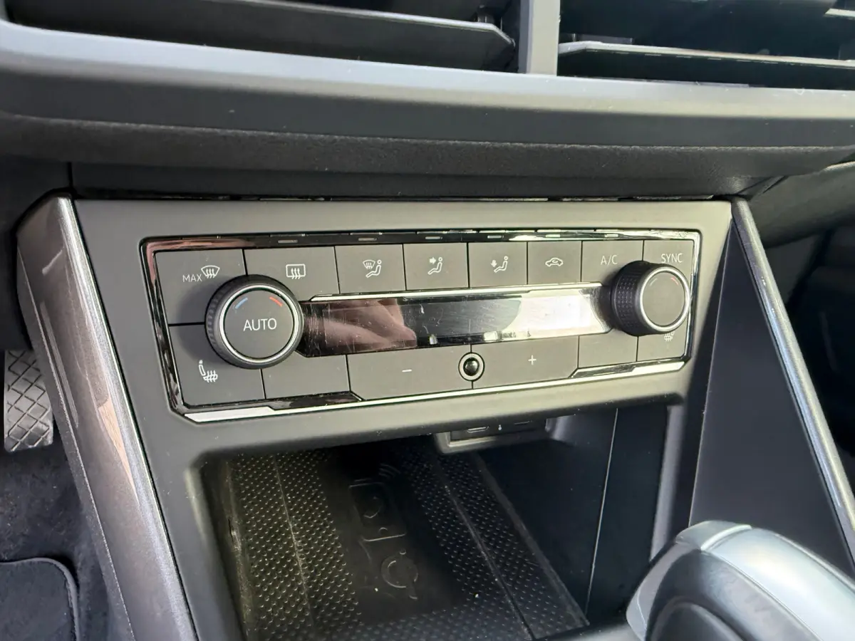 1.0 TSI Highline DSG I CARPLAY I I NAVI I CLIMA I UNIEKE KM I PDC