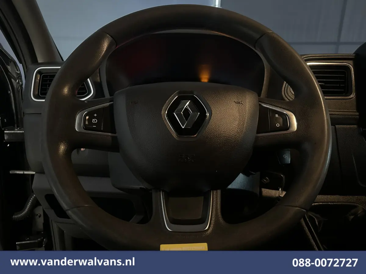 2.3 dCi 180pk L2H2 Euro6 Airco | Camera | Navigatie | LM Velgen | Cruisecontrol | LED Sidebars, 2500kg Trekhaak, Parkeersensoren, Bijrijdersbank