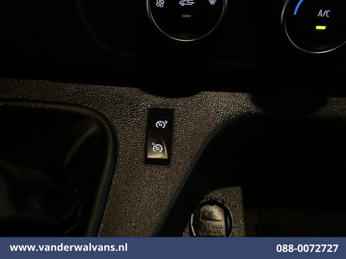 2.3 dCi 180pk L2H2 Euro6 Airco | Camera | Navigatie | LM Velgen | Cruisecontrol | LED Sidebars, 2500kg Trekhaak, Parkeersensoren, Bijrijdersbank