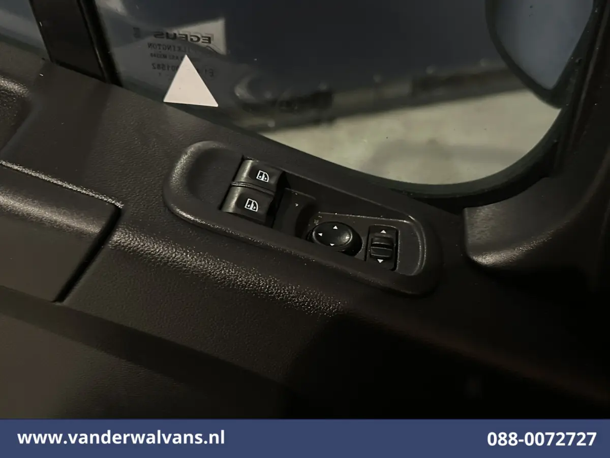 2.3 dCi 180pk L2H2 Euro6 Airco | Camera | Navigatie | LM Velgen | Cruisecontrol | LED Sidebars, 2500kg Trekhaak, Parkeersensoren, Bijrijdersbank