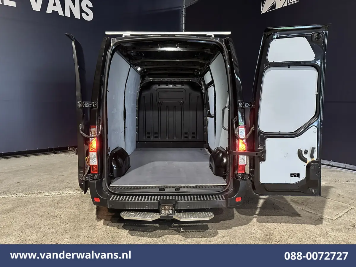 2.3 dCi 180pk L2H2 Euro6 Airco | Camera | Navigatie | LM Velgen | Cruisecontrol | LED Sidebars, 2500kg Trekhaak, Parkeersensoren, Bijrijdersbank