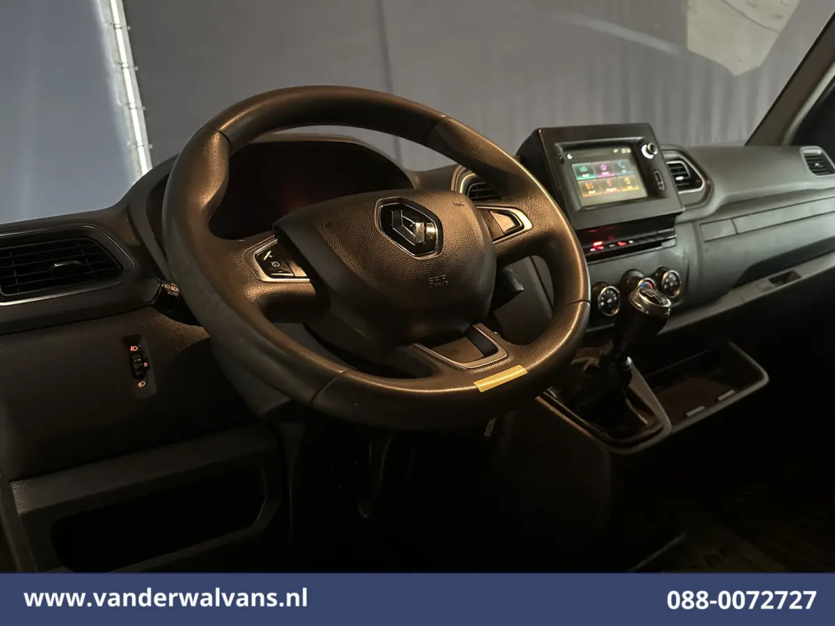 2.3 dCi 180pk L2H2 Euro6 Airco | Camera | Navigatie | LM Velgen | Cruisecontrol | LED Sidebars, 2500kg Trekhaak, Parkeersensoren, Bijrijdersbank
