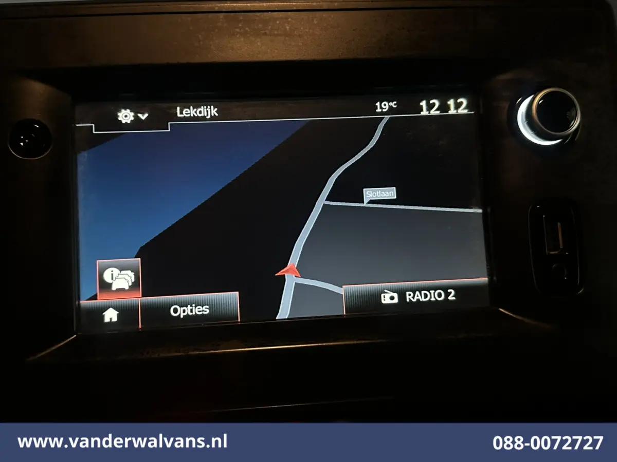 2.3 dCi 180pk L2H2 Euro6 Airco | Camera | Navigatie | LM Velgen | Cruisecontrol | LED Sidebars, 2500kg Trekhaak, Parkeersensoren, Bijrijdersbank
