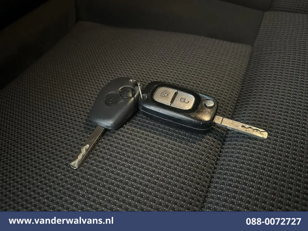 2.3 dCi 180pk L2H2 Euro6 Airco | Camera | Navigatie | LM Velgen | Cruisecontrol | LED Sidebars, 2500kg Trekhaak, Parkeersensoren, Bijrijdersbank