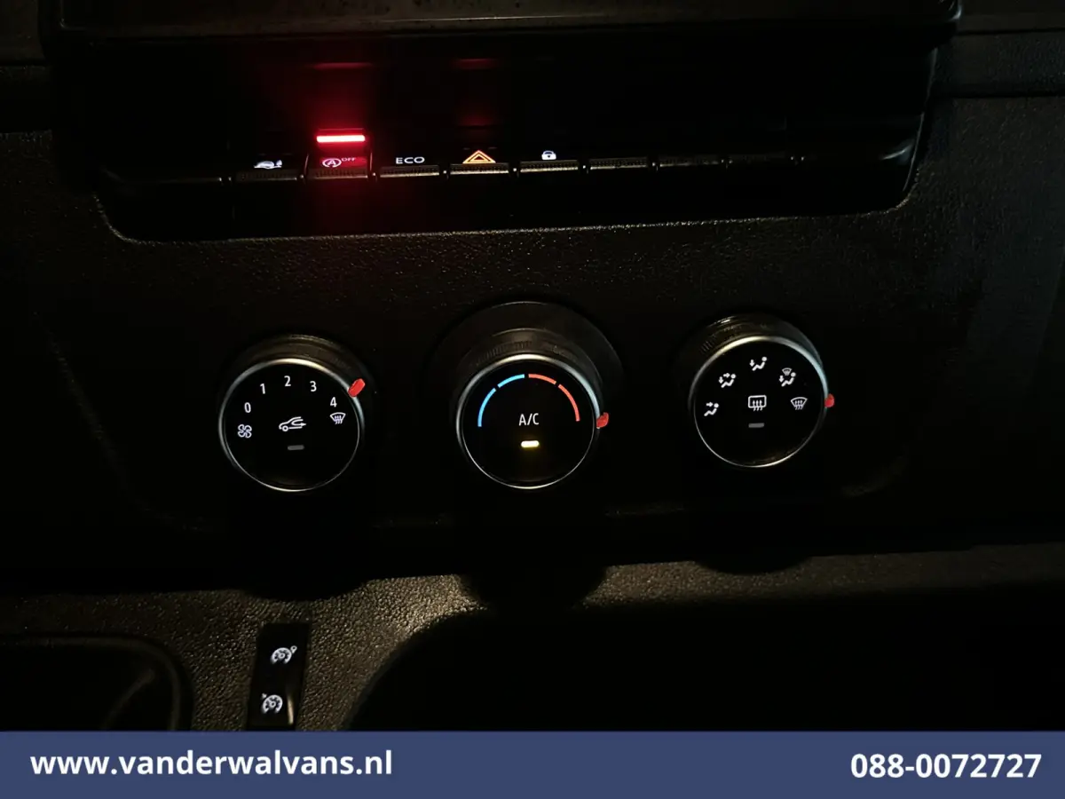 2.3 dCi 180pk L2H2 Euro6 Airco | Camera | Navigatie | LM Velgen | Cruisecontrol | LED Sidebars, 2500kg Trekhaak, Parkeersensoren, Bijrijdersbank