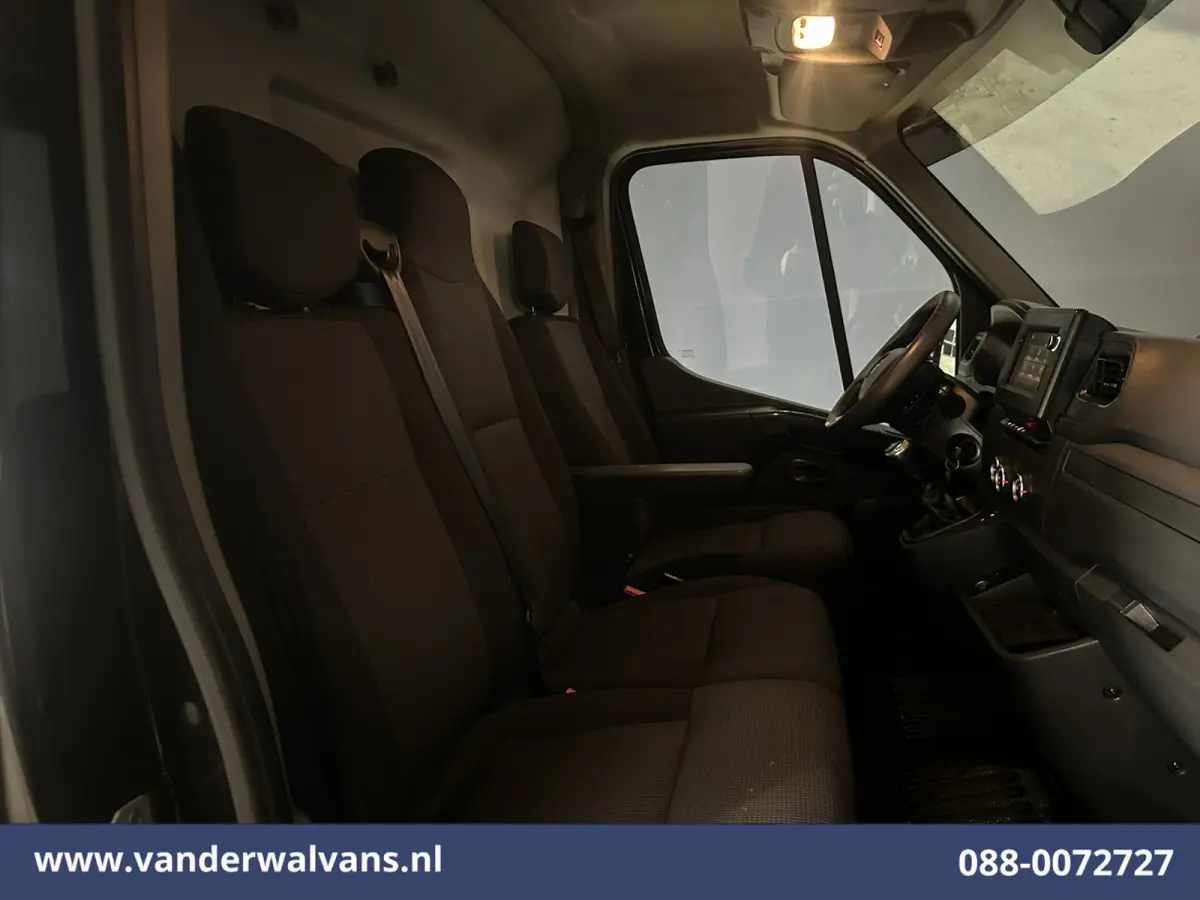 2.3 dCi 180pk L2H2 Euro6 Airco | Camera | Navigatie | LM Velgen | Cruisecontrol | LED Sidebars, 2500kg Trekhaak, Parkeersensoren, Bijrijdersbank
