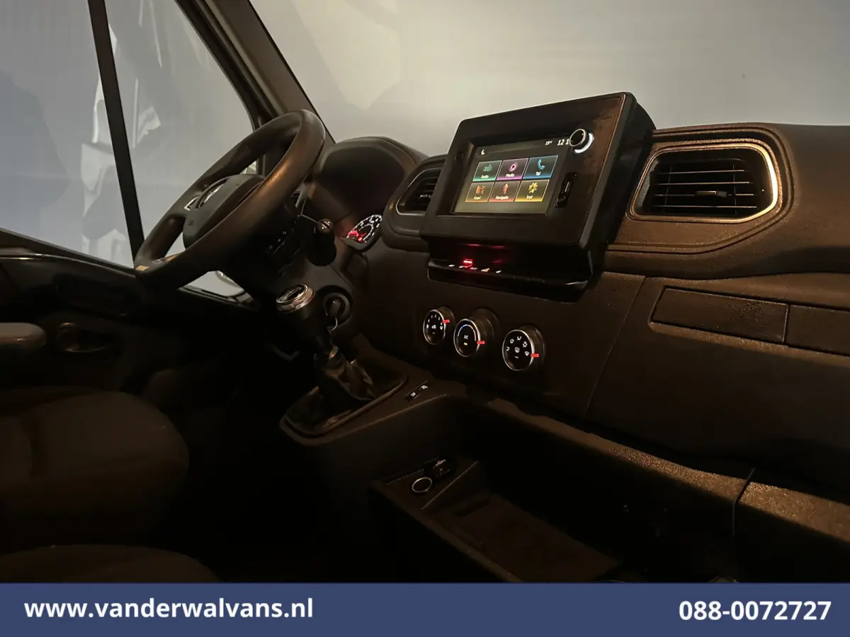 2.3 dCi 180pk L2H2 Euro6 Airco | Camera | Navigatie | LM Velgen | Cruisecontrol | LED Sidebars, 2500kg Trekhaak, Parkeersensoren, Bijrijdersbank
