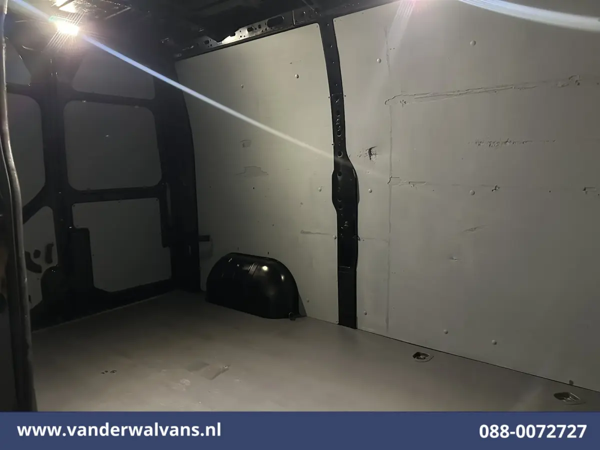 2.3 dCi 180pk L2H2 Euro6 Airco | Camera | Navigatie | LM Velgen | Cruisecontrol | LED Sidebars, 2500kg Trekhaak, Parkeersensoren, Bijrijdersbank