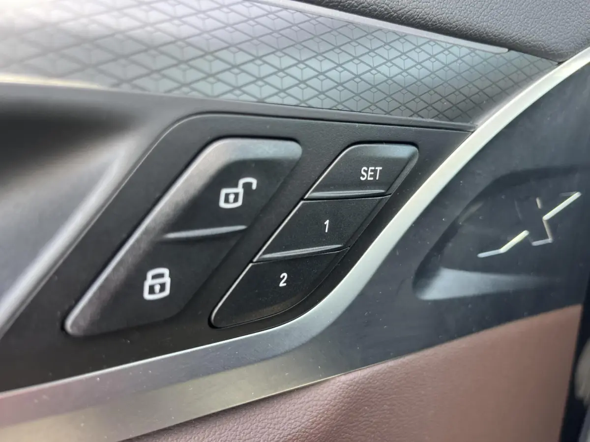 High Executive 80 kWh M-SPORT SOH 99% PANO+TREKHAAK