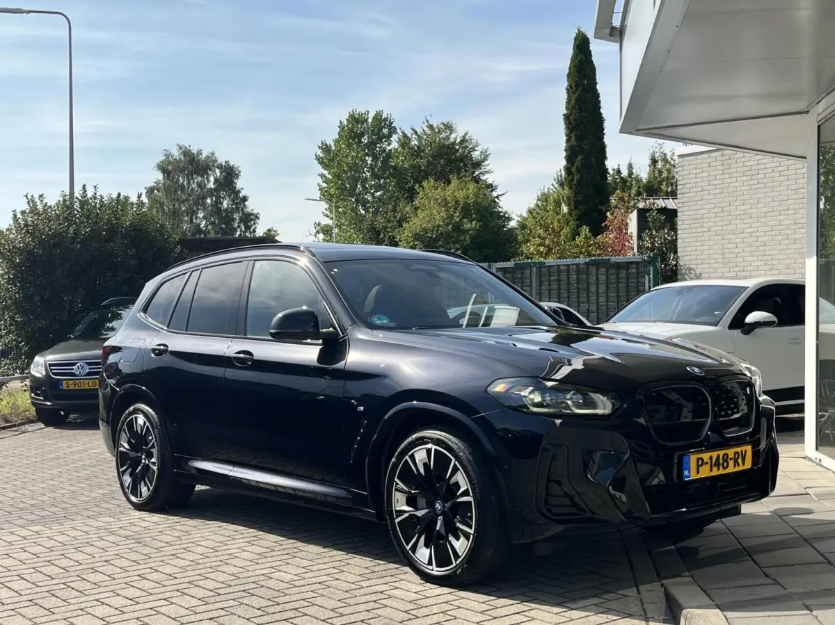 High Executive 80 kWh M-SPORT SOH 99% PANO+TREKHAAK
