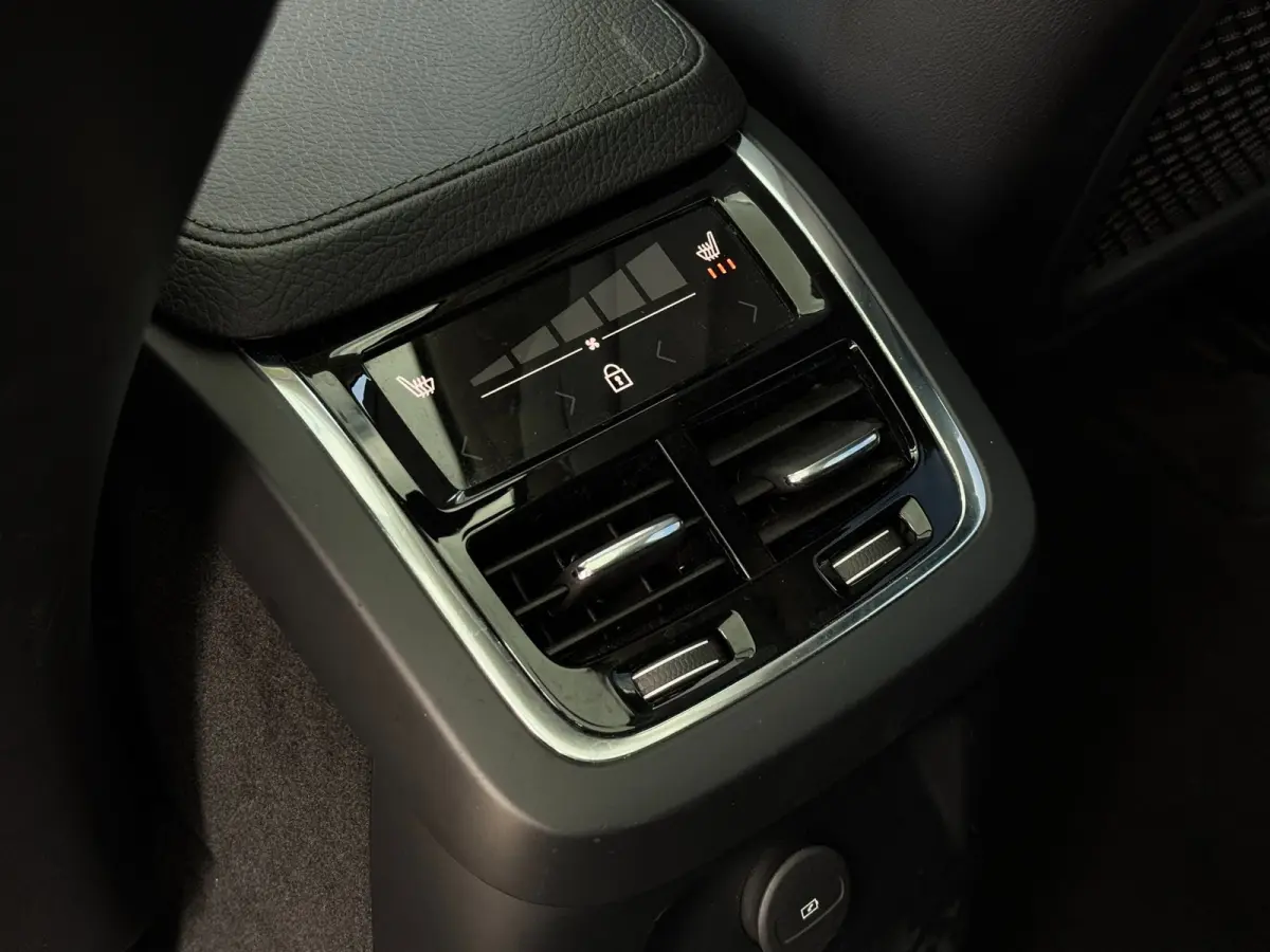 2.0 T8 Recharge AWD | Pano | Trekhaak | 360 | Harman Kardon | Elektr. stoelen | Volleder | Pilot Assist | Eerste eig.
