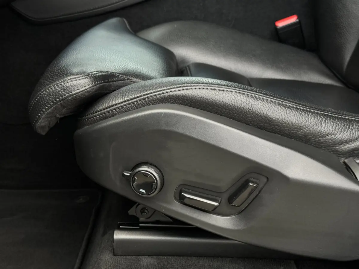 2.0 T8 Recharge AWD | Pano | Trekhaak | 360 | Harman Kardon | Elektr. stoelen | Volleder | Pilot Assist | Eerste eig.