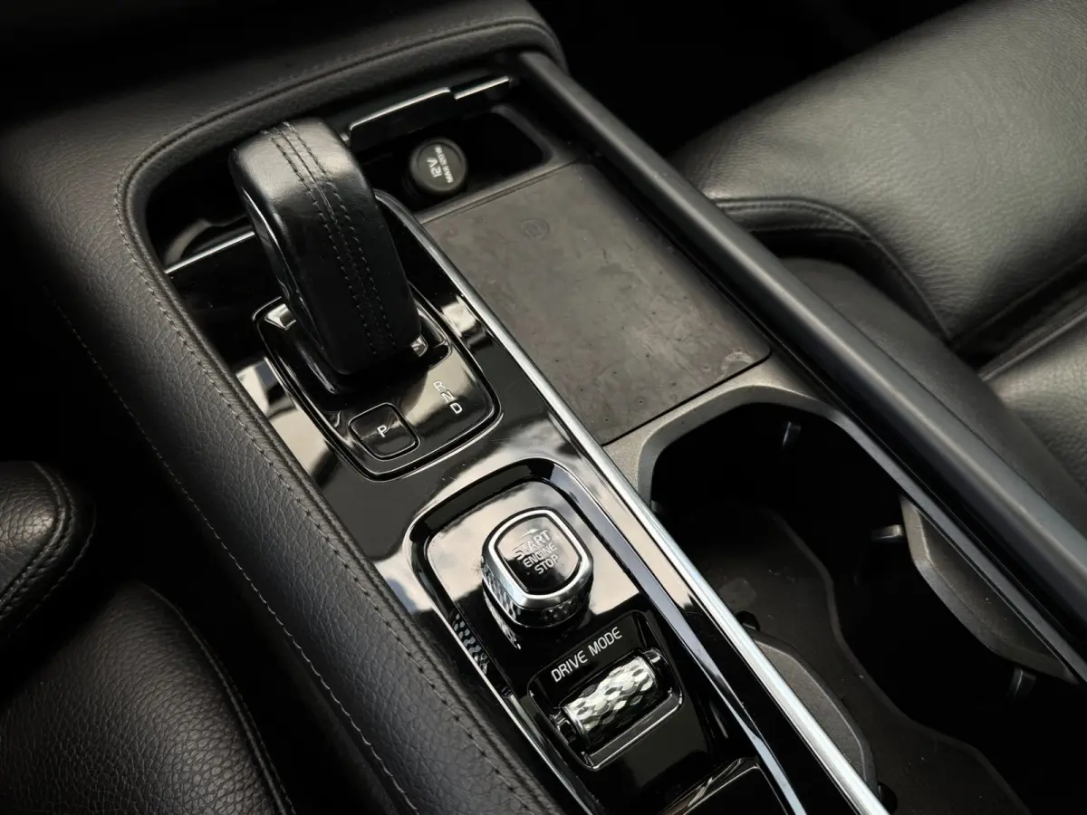 2.0 T8 Recharge AWD | Pano | Trekhaak | 360 | Harman Kardon | Elektr. stoelen | Volleder | Pilot Assist | Eerste eig.