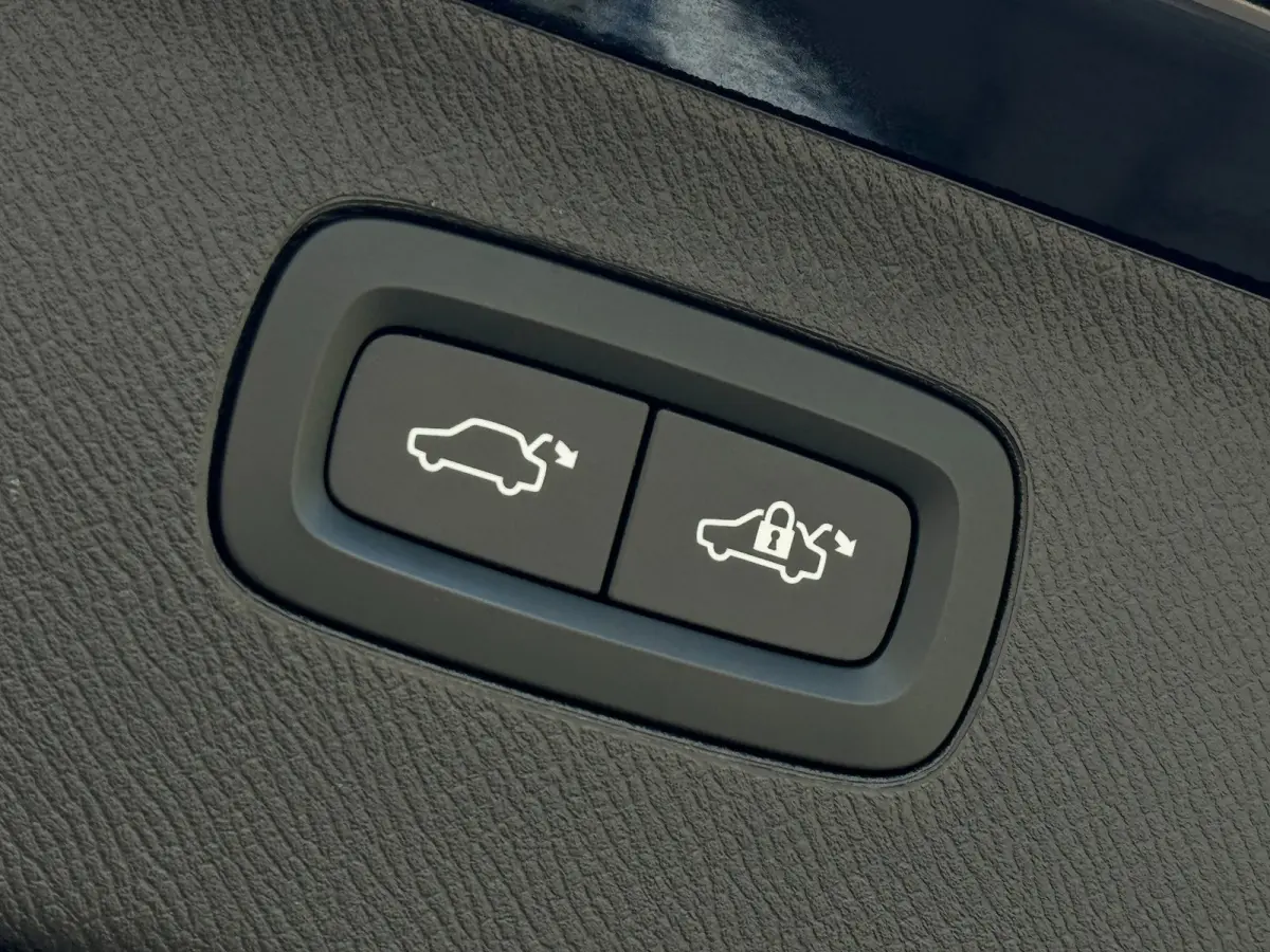 2.0 T8 Recharge AWD | Pano | Trekhaak | 360 | Harman Kardon | Elektr. stoelen | Volleder | Pilot Assist | Eerste eig.