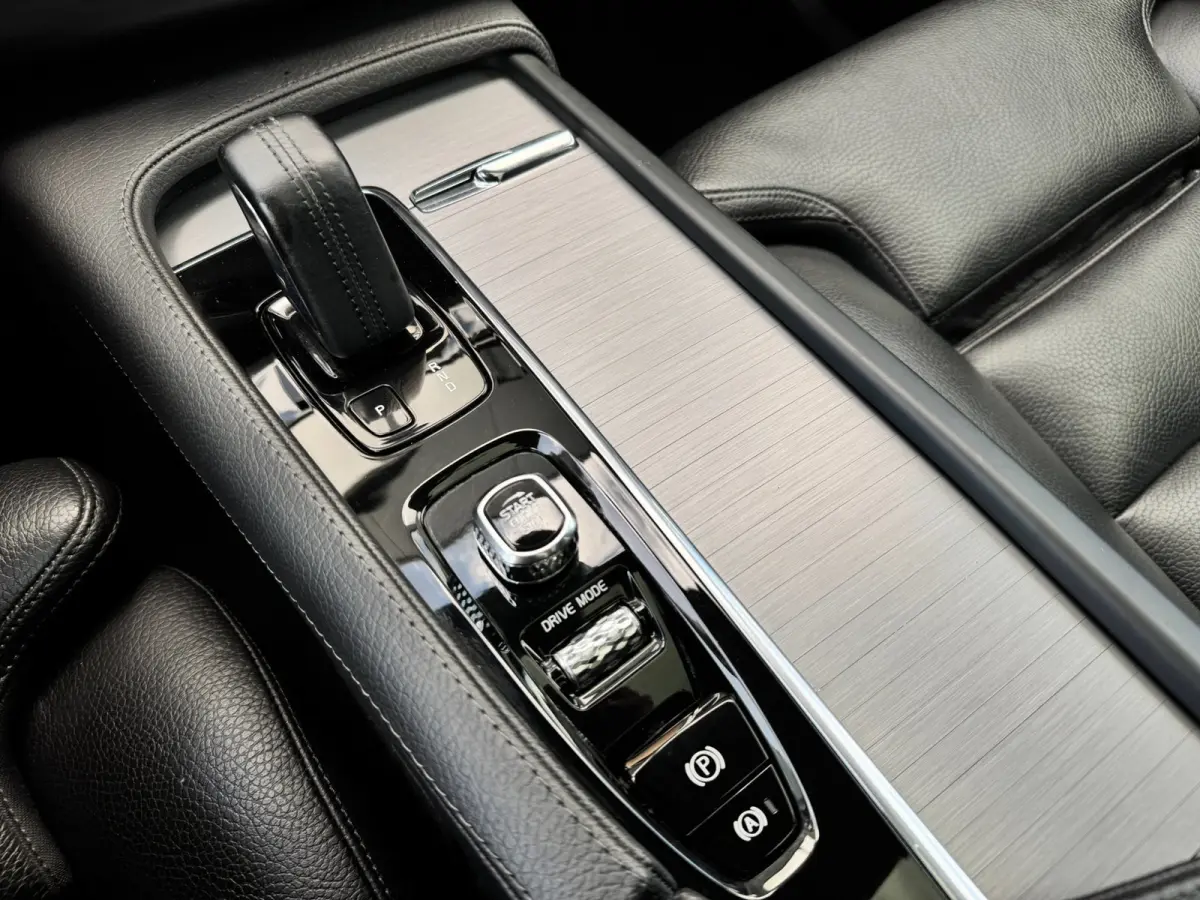 2.0 T8 Recharge AWD | Pano | Trekhaak | 360 | Harman Kardon | Elektr. stoelen | Volleder | Pilot Assist | Eerste eig.