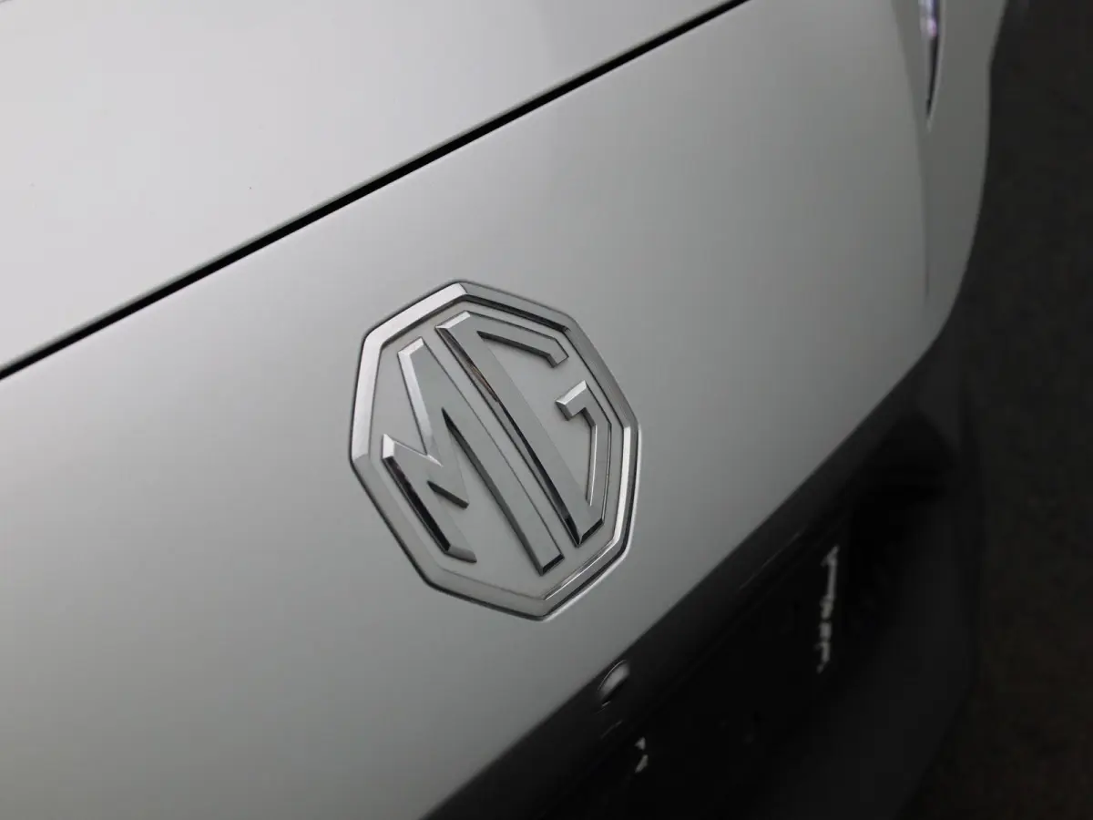 MG4 64 kWh Luxury | Elektrisch verstelbare stoel | Camera | Carplay |