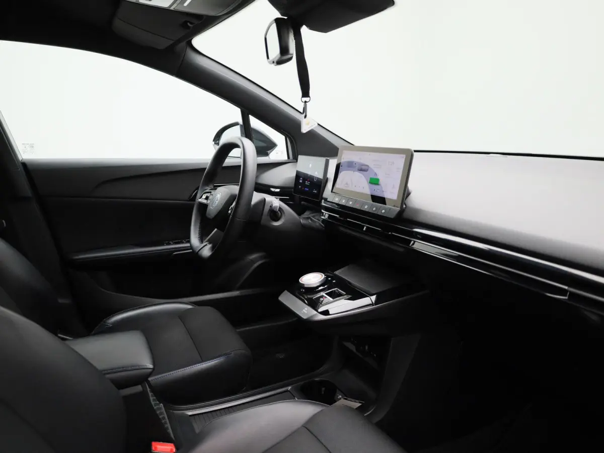 MG4 64 kWh Luxury | Elektrisch verstelbare stoel | Camera | Carplay |