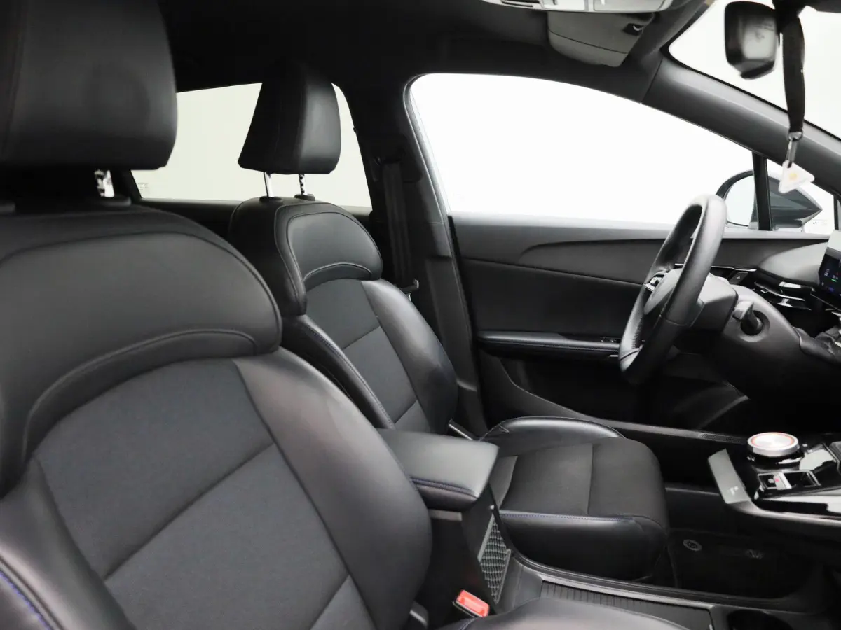 MG4 64 kWh Luxury | Elektrisch verstelbare stoel | Camera | Carplay |